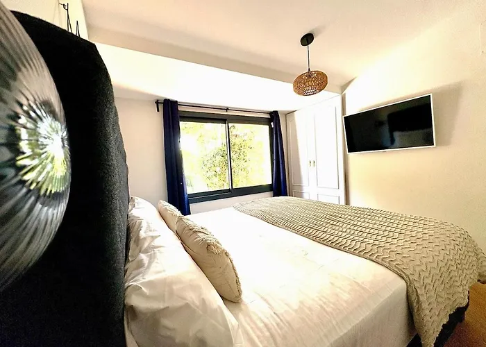 Pool And Private Access 빌라