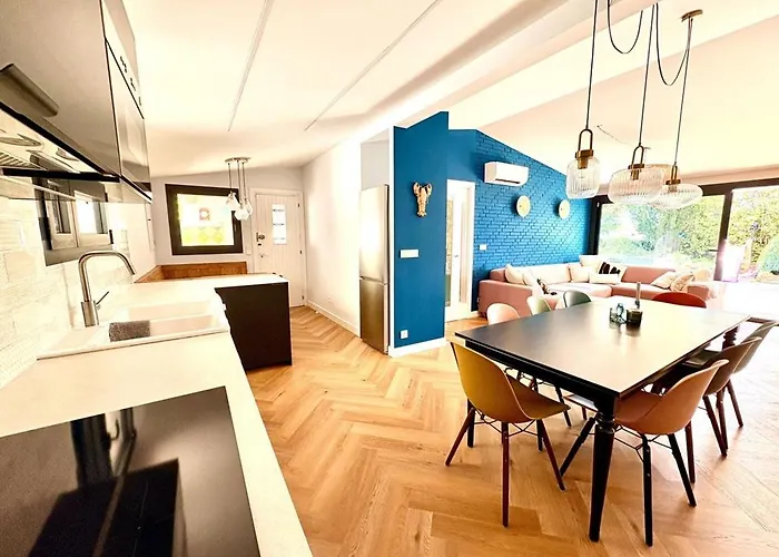 Pool And Private Access *